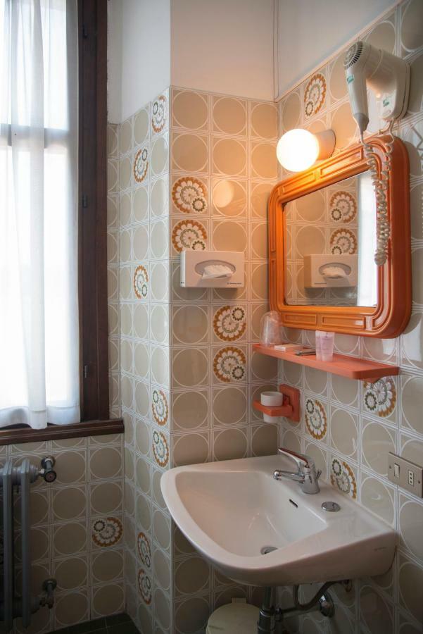 Hotel Florida Arona Kültér fotó